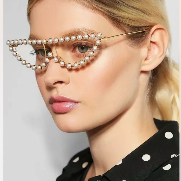 Gucci Accessories - GUCCI Pearl Gold Metal Cat Eye Hollywood Forever Kylie Sunglasses 💯% Authentic